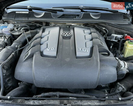 Черный Фольксваген Туарег, объемом двигателя 2.97 л и пробегом 202 тыс. км за 30000 $, фото 19 на Automoto.ua