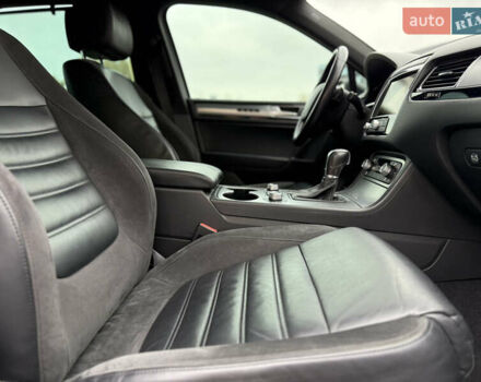 Черный Фольксваген Туарег, объемом двигателя 3 л и пробегом 237 тыс. км за 24900 $, фото 16 на Automoto.ua