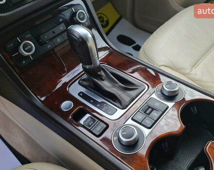 Чорний Фольксваген Туарег, об'ємом двигуна 3 л та пробігом 185 тис. км за 32999 $, фото 11 на Automoto.ua