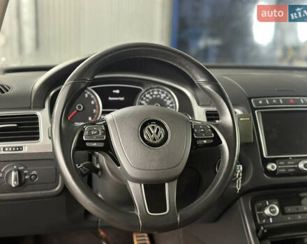 Черный Фольксваген Туарег, объемом двигателя 3 л и пробегом 56 тыс. км за 27000 $, фото 24 на Automoto.ua