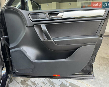 Чорний Фольксваген Туарег, об'ємом двигуна 2.97 л та пробігом 194 тис. км за 22499 $, фото 48 на Automoto.ua