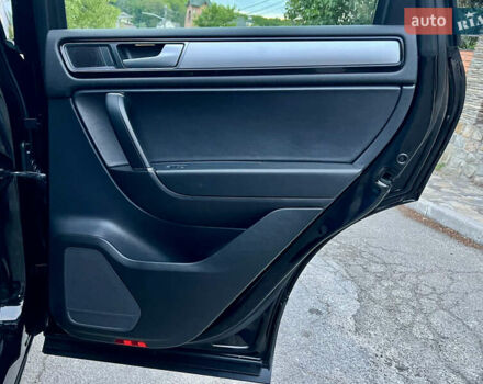 Черный Фольксваген Туарег, объемом двигателя 2.97 л и пробегом 267 тыс. км за 19900 $, фото 33 на Automoto.ua