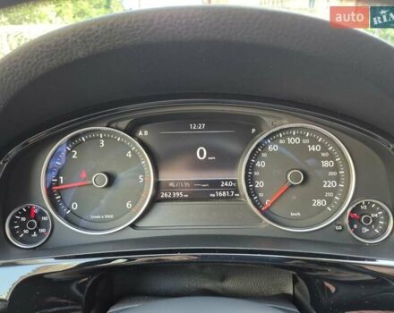 Черный Фольксваген Туарег, объемом двигателя 3 л и пробегом 263 тыс. км за 29000 $, фото 24 на Automoto.ua