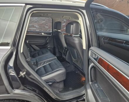 Чорний Фольксваген Туарег, об'ємом двигуна 3 л та пробігом 242 тис. км за 23000 $, фото 16 на Automoto.ua