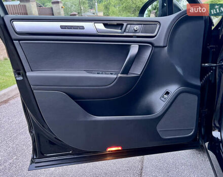 Черный Фольксваген Туарег, объемом двигателя 2.97 л и пробегом 267 тыс. км за 19900 $, фото 29 на Automoto.ua