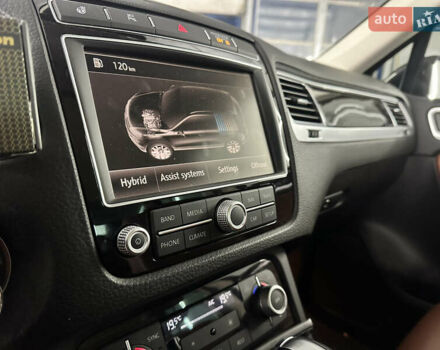 Черный Фольксваген Туарег, объемом двигателя 3 л и пробегом 56 тыс. км за 27000 $, фото 29 на Automoto.ua