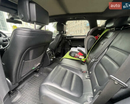 Черный Фольксваген Туарег, объемом двигателя 2.97 л и пробегом 292 тыс. км за 30000 $, фото 15 на Automoto.ua