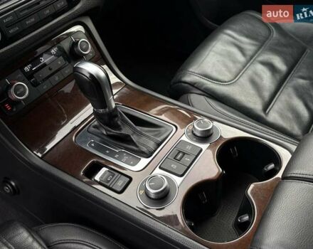 Черный Фольксваген Туарег, объемом двигателя 2.97 л и пробегом 270 тыс. км за 21700 $, фото 13 на Automoto.ua