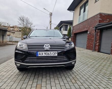 Чорний Фольксваген Туарег, об'ємом двигуна 3 л та пробігом 242 тис. км за 23000 $, фото 2 на Automoto.ua