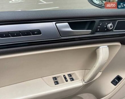 Черный Фольксваген Туарег, объемом двигателя 2.97 л и пробегом 159 тыс. км за 35490 $, фото 13 на Automoto.ua