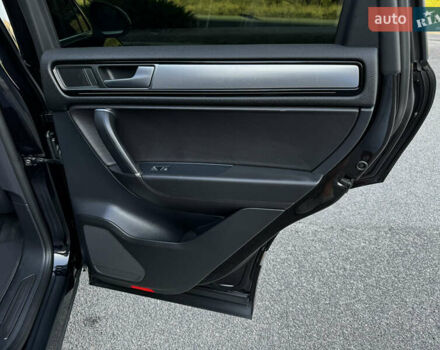 Черный Фольксваген Туарег, объемом двигателя 2.97 л и пробегом 202 тыс. км за 30000 $, фото 42 на Automoto.ua