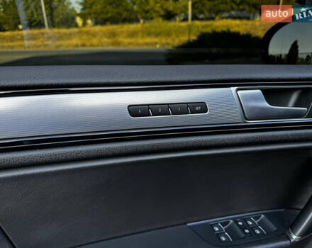 Черный Фольксваген Туарег, объемом двигателя 2.97 л и пробегом 202 тыс. км за 30000 $, фото 22 на Automoto.ua