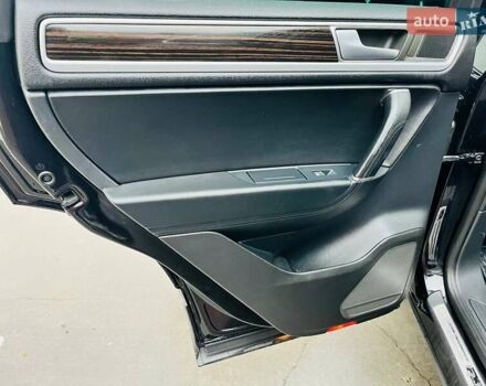 Чорний Фольксваген Туарег, об'ємом двигуна 2.97 л та пробігом 275 тис. км за 23200 $, фото 45 на Automoto.ua