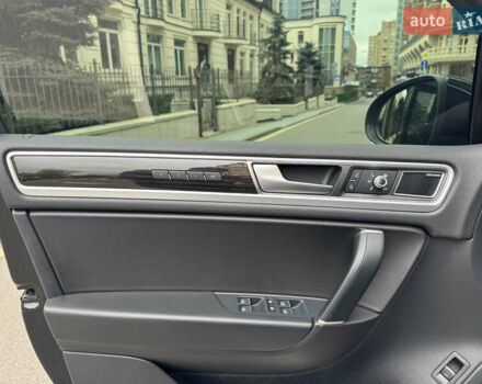 Черный Фольксваген Туарег, объемом двигателя 3 л и пробегом 159 тыс. км за 27900 $, фото 23 на Automoto.ua