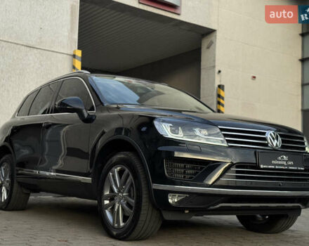 Черный Фольксваген Туарег, объемом двигателя 3 л и пробегом 242 тыс. км за 27999 $, фото 2 на Automoto.ua