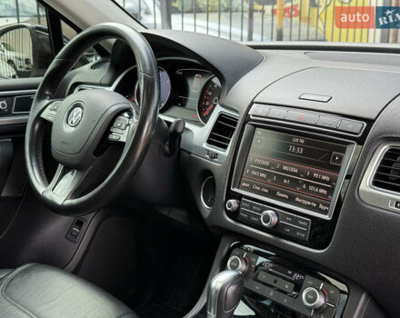 Черный Фольксваген Туарег, объемом двигателя 3 л и пробегом 212 тыс. км за 28999 $, фото 40 на Automoto.ua