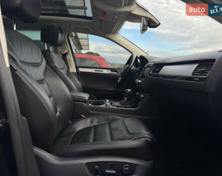 Черный Фольксваген Туарег, объемом двигателя 3 л и пробегом 242 тыс. км за 27999 $, фото 31 на Automoto.ua