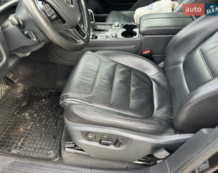 Черный Фольксваген Туарег, объемом двигателя 2.97 л и пробегом 268 тыс. км за 24300 $, фото 8 на Automoto.ua