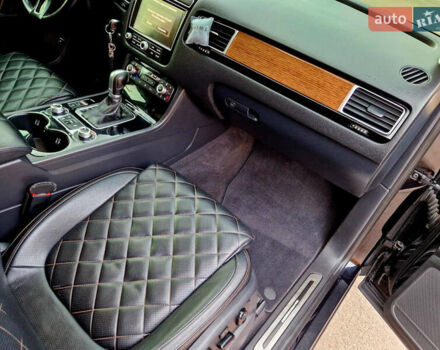 Черный Фольксваген Туарег, объемом двигателя 3 л и пробегом 225 тыс. км за 30000 $, фото 52 на Automoto.ua