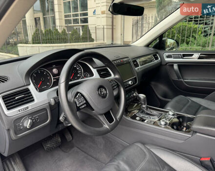 Черный Фольксваген Туарег, объемом двигателя 3 л и пробегом 159 тыс. км за 27900 $, фото 22 на Automoto.ua