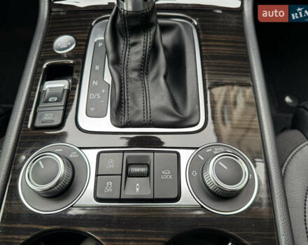 Черный Фольксваген Туарег, объемом двигателя 3 л и пробегом 159 тыс. км за 27900 $, фото 32 на Automoto.ua