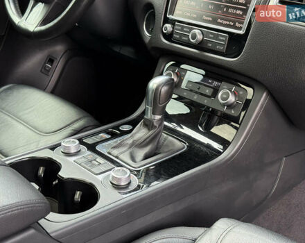 Черный Фольксваген Туарег, объемом двигателя 3 л и пробегом 212 тыс. км за 28999 $, фото 41 на Automoto.ua