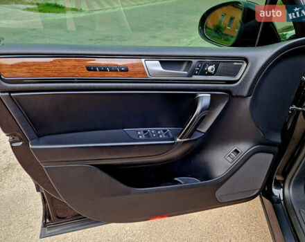 Черный Фольксваген Туарег, объемом двигателя 3 л и пробегом 225 тыс. км за 30000 $, фото 25 на Automoto.ua