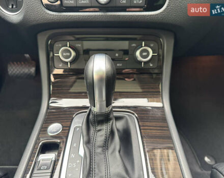 Черный Фольксваген Туарег, объемом двигателя 3 л и пробегом 159 тыс. км за 27900 $, фото 35 на Automoto.ua