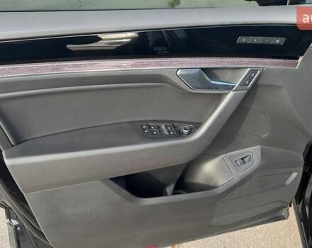 Черный Фольксваген Туарег, объемом двигателя 2.97 л и пробегом 108 тыс. км за 54500 $, фото 16 на Automoto.ua