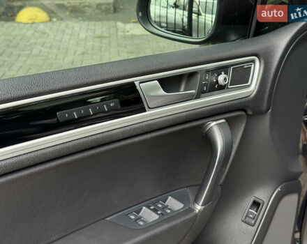 Черный Фольксваген Туарег, объемом двигателя 3 л и пробегом 212 тыс. км за 28999 $, фото 21 на Automoto.ua