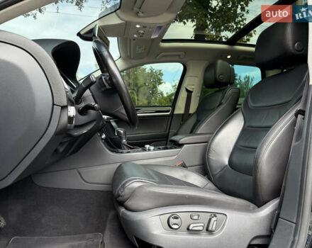 Черный Фольксваген Туарег, объемом двигателя 3 л и пробегом 212 тыс. км за 28999 $, фото 22 на Automoto.ua