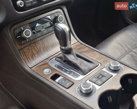 Черный Фольксваген Туарег, объемом двигателя 3 л и пробегом 187 тыс. км за 29970 $, фото 42 на Automoto.ua