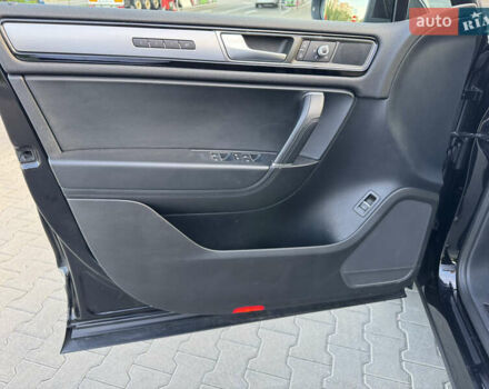 Черный Фольксваген Туарег, объемом двигателя 2.97 л и пробегом 166 тыс. км за 32000 $, фото 12 на Automoto.ua