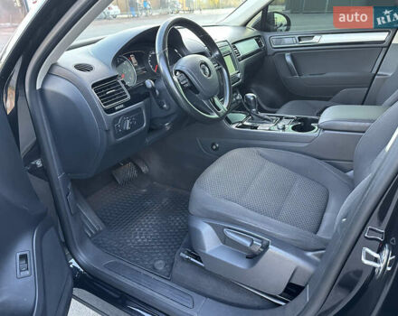 Черный Фольксваген Туарег, объемом двигателя 2.97 л и пробегом 202 тыс. км за 25800 $, фото 19 на Automoto.ua