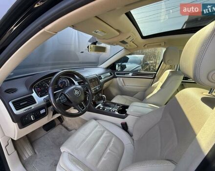 Черный Фольксваген Туарег, объемом двигателя 3 л и пробегом 279 тыс. км за 20400 $, фото 30 на Automoto.ua