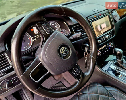 Черный Фольксваген Туарег, объемом двигателя 3 л и пробегом 225 тыс. км за 30000 $, фото 32 на Automoto.ua