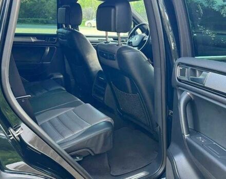 Чорний Фольксваген Туарег, об'ємом двигуна 3 л та пробігом 174 тис. км за 20000 $, фото 7 на Automoto.ua