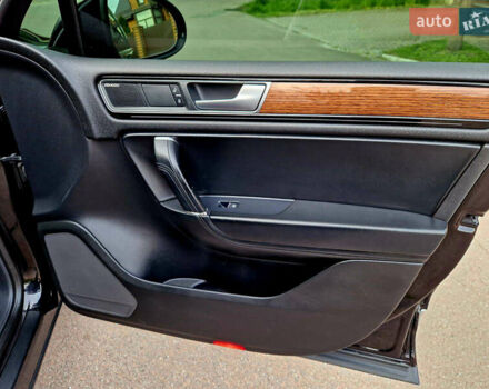 Черный Фольксваген Туарег, объемом двигателя 3 л и пробегом 225 тыс. км за 30000 $, фото 51 на Automoto.ua