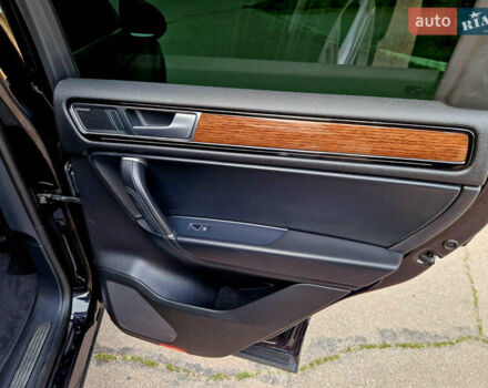 Черный Фольксваген Туарег, объемом двигателя 3 л и пробегом 225 тыс. км за 30000 $, фото 49 на Automoto.ua