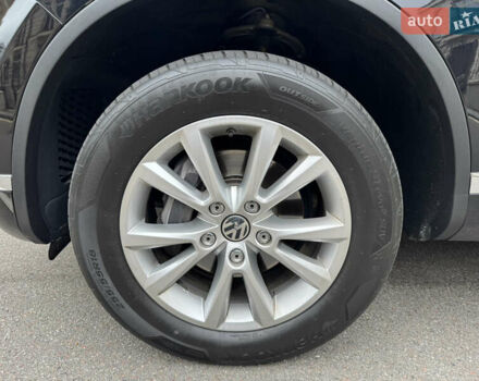 Черный Фольксваген Туарег, объемом двигателя 3 л и пробегом 159 тыс. км за 27900 $, фото 42 на Automoto.ua