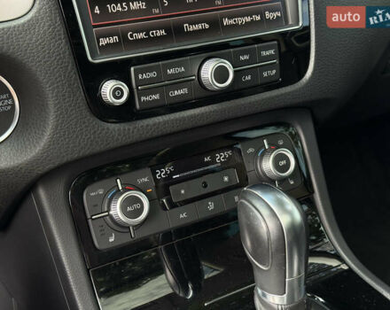 Черный Фольксваген Туарег, объемом двигателя 3 л и пробегом 212 тыс. км за 28999 $, фото 32 на Automoto.ua