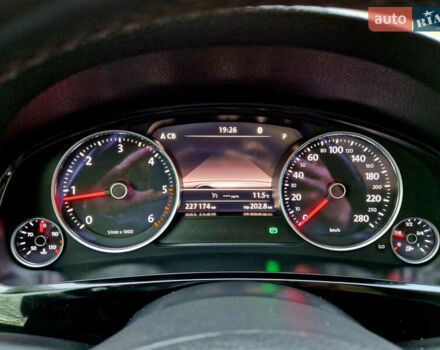 Черный Фольксваген Туарег, объемом двигателя 3 л и пробегом 225 тыс. км за 30000 $, фото 31 на Automoto.ua