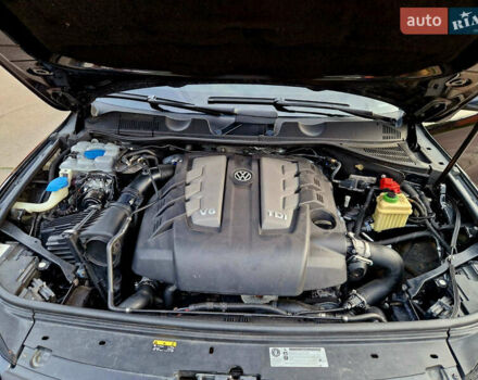 Черный Фольксваген Туарег, объемом двигателя 3 л и пробегом 225 тыс. км за 30000 $, фото 54 на Automoto.ua