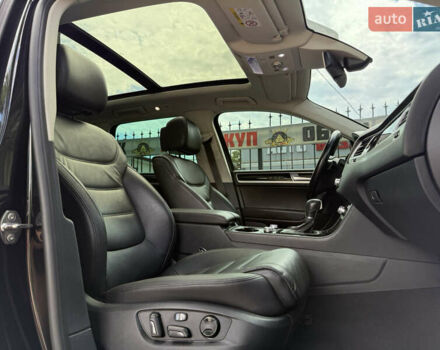 Черный Фольксваген Туарег, объемом двигателя 3 л и пробегом 212 тыс. км за 28999 $, фото 37 на Automoto.ua