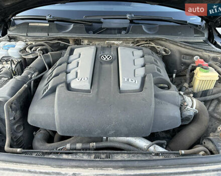 Черный Фольксваген Туарег, объемом двигателя 2.97 л и пробегом 202 тыс. км за 25800 $, фото 18 на Automoto.ua