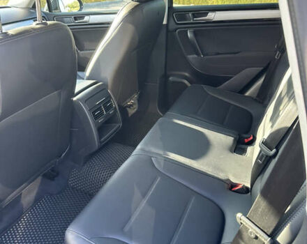 Чорний Фольксваген Туарег, об'ємом двигуна 3 л та пробігом 248 тис. км за 27500 $, фото 26 на Automoto.ua