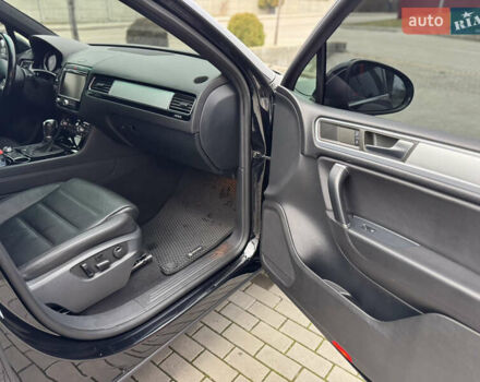 Черный Фольксваген Туарег, объемом двигателя 2.97 л и пробегом 131 тыс. км за 31000 $, фото 5 на Automoto.ua