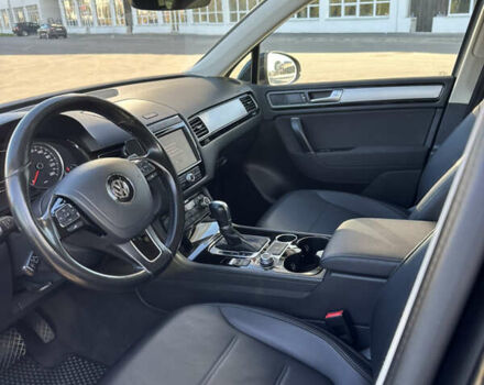 Чорний Фольксваген Туарег, об'ємом двигуна 3 л та пробігом 248 тис. км за 27500 $, фото 19 на Automoto.ua