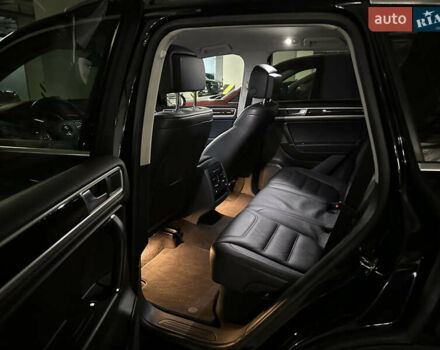 Чорний Фольксваген Туарег, об'ємом двигуна 3 л та пробігом 218 тис. км за 26800 $, фото 17 на Automoto.ua