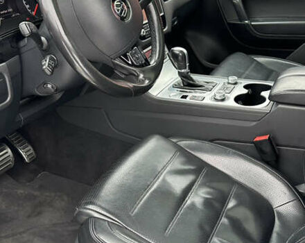 Черный Фольксваген Туарег, объемом двигателя 3 л и пробегом 223 тыс. км за 30000 $, фото 24 на Automoto.ua